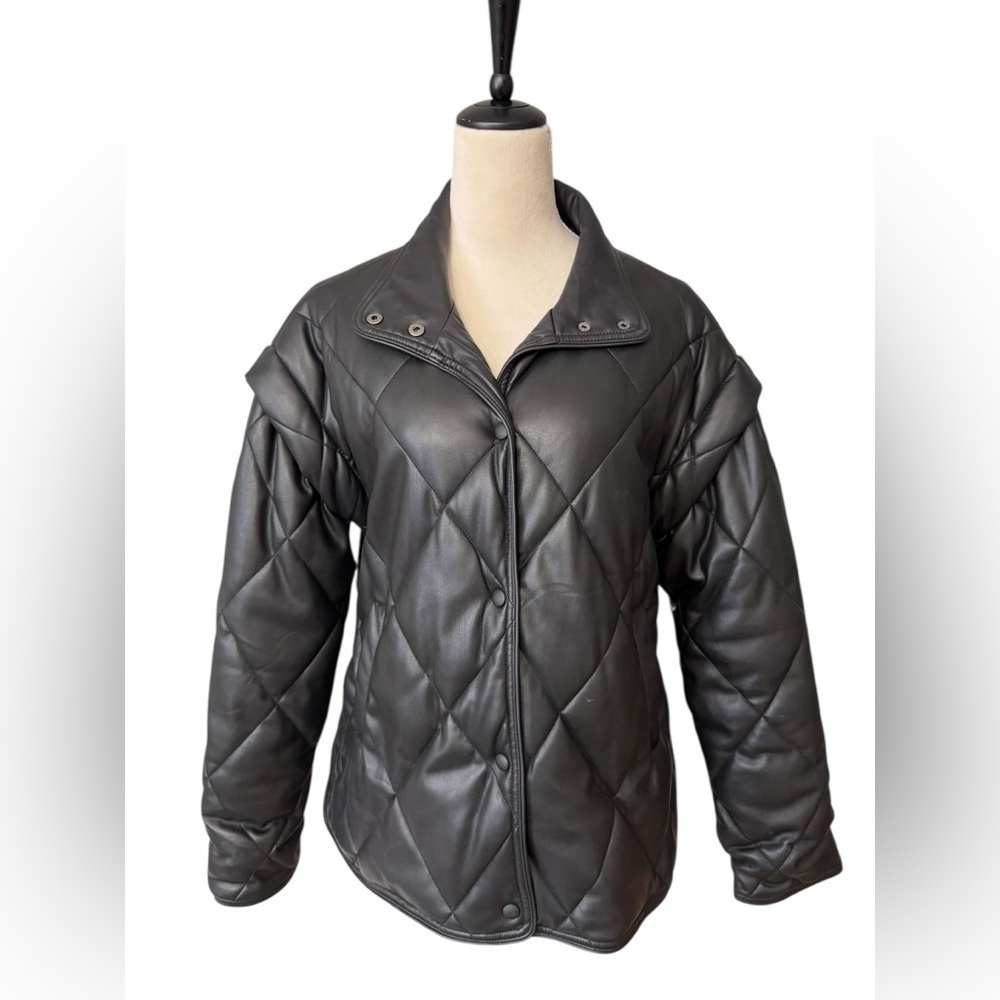 Apparis Liniane Lightwait Quilted faux Black Leather Puffer Jacket
Bin 4 - Picture 2 of 11